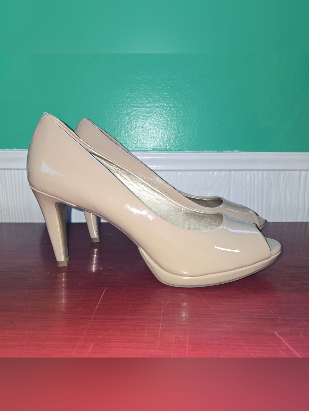Bandolino Peep Toe Platform Nude Faux Patent Leather Stiletto Pumps Sz 6.5